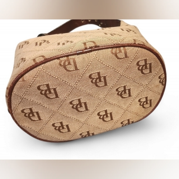 Dooney and Bourke purse - Picture 4 of 6